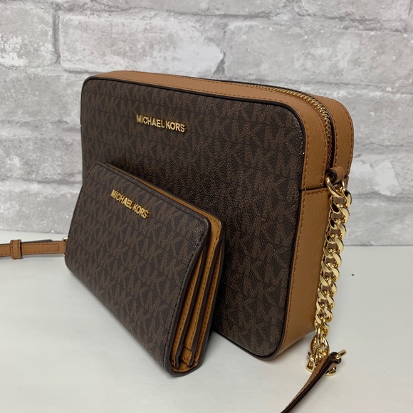 Michael Kors Jetset LG EW Crossbody And Wallet - Picture 2 of 6